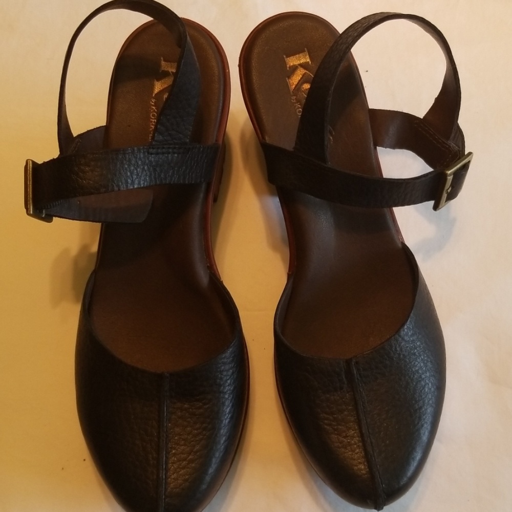 Korks Lightly Used Leather Mary Jane Style